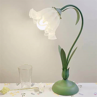 Nordic Restaurant dekoracyjna szklana lampa stołowa w kształcie kwiatu nowoczesna lampka nocna